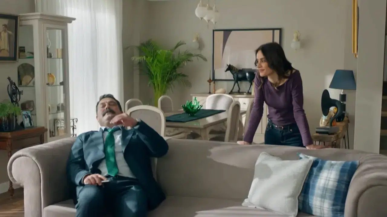 KISKANMAK ELİF KİMDİR! Çağla Demir kaç yaşında, hangi dizilerde oynadı, aslen nereli?