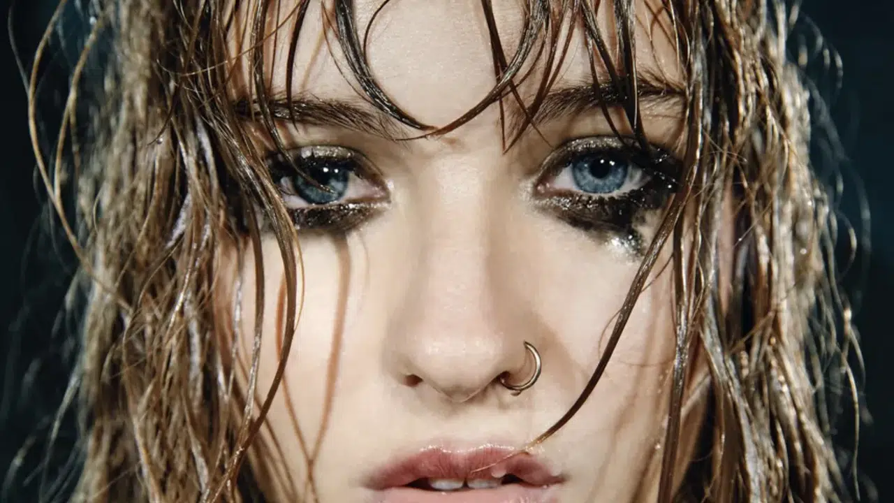 CLEAN GİRL AKIMI BİTTİ Mİ! Kömür gözler makyaj trendi nedir, nasıl yapılır, 2026 makyaj trendleri nasıl olacak?