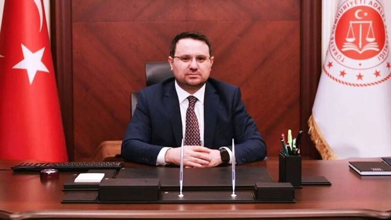 Akın Gürlek Babası Kim, Annesi Kim, Aile Kökenleri ve Özel Hayatı Hakkında Resmi Bilgi Var Mı?