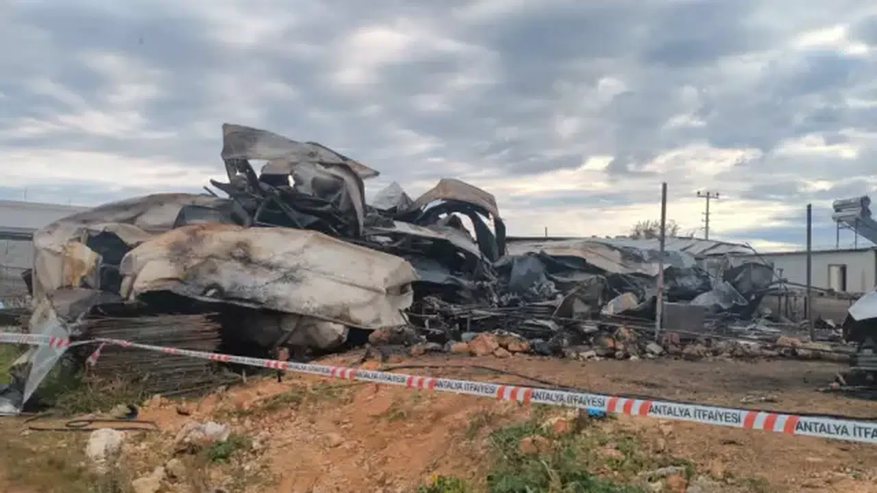 Kepez’de Faciaya Dönüşen Yangın: Aynı Aileden 6 Can Kaybı