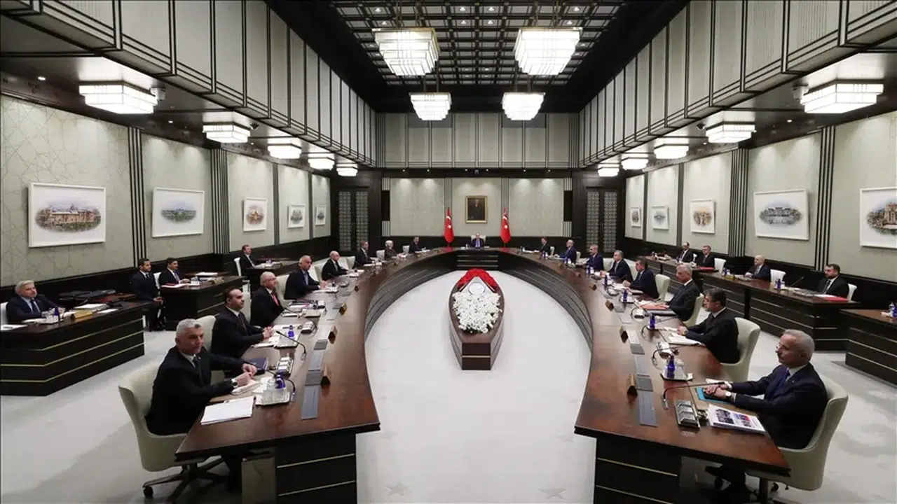 KABİNE TOPLANTISI (9 MART) TOPLANTIDAN ÇIKAN KARARLAR NELER! Saat kaçta başladı, bayram tatili ve emekli ikramiyesi zammı gündemde mi?