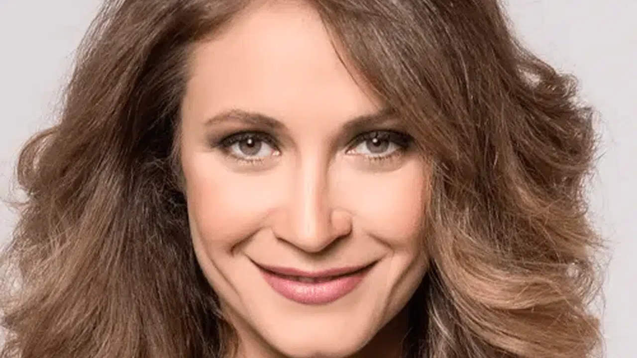 Ece Dizdar Hatice Aslan’ın Öz Kızı mı? Hatice Aslan ile Ece Dizdar Arasındaki Gerçek Bağ Ne?