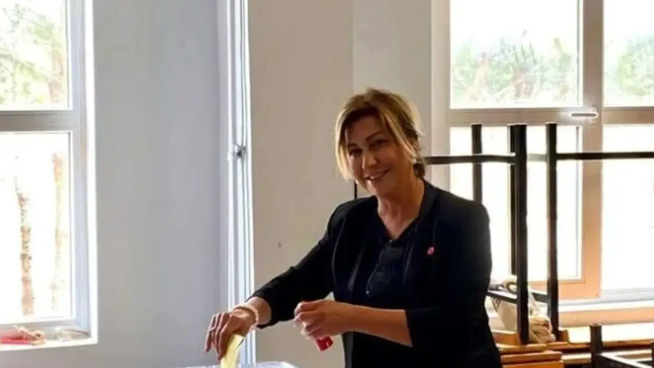 FÜSUN ÇEVİK KARAMAN KİMDİR VE HAYATI! Kaç doğumlu, mesleği ne, hangi partiden?