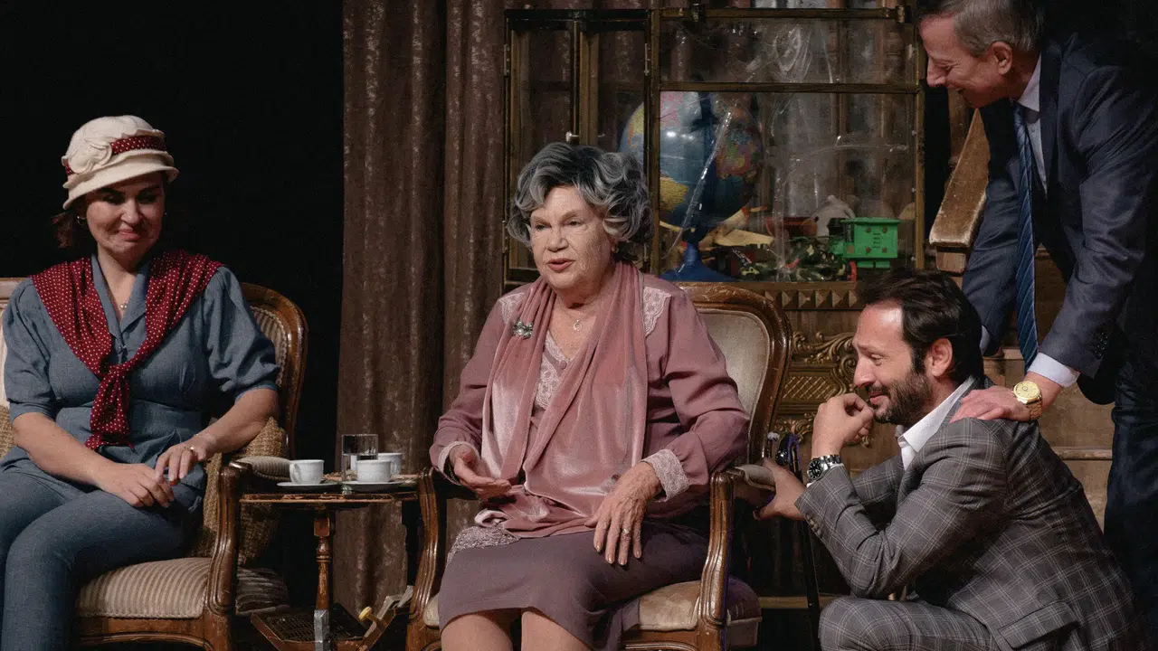 Nevra Serezli’nin sahneye damga vuran oyunu veda ediyor