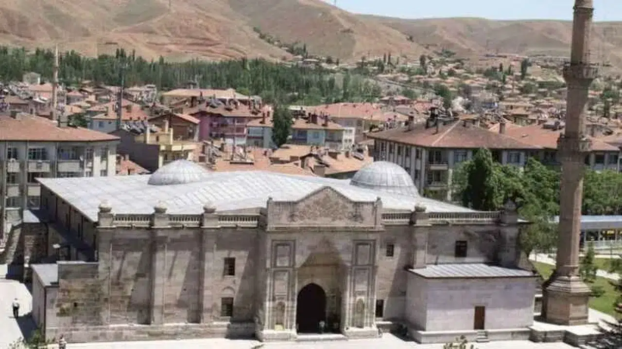 AKSARAY URFA ARASI KAÇ KİLOMETRE? Kaç saat sürer, ulaşım seçenekleri ve yol güzergahı