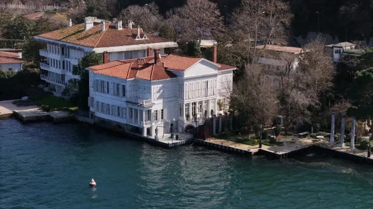 Kurtlar Vadisi’nin efsane yalısı satışta! Fiyat dudak uçuklattı