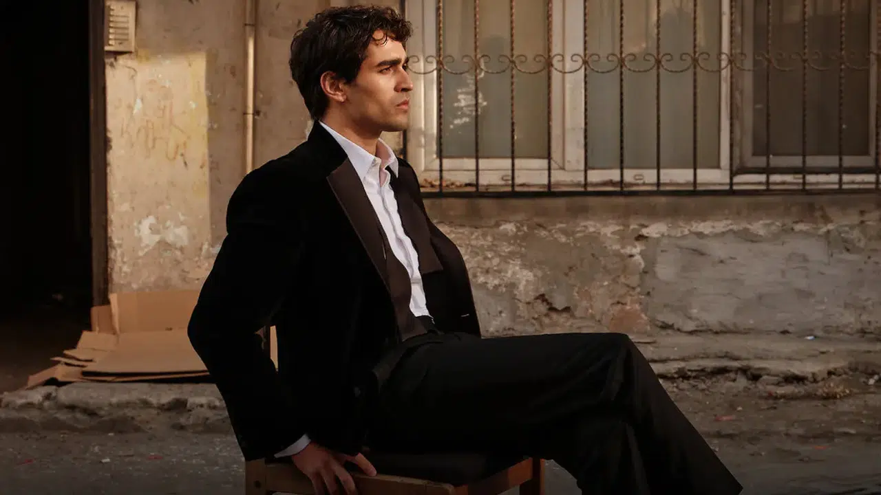 DELİKANLI DİZİSİ ÇALINTI MI? Uyarlama mı, Dostoyevski bağlantısı var mı ve Mert Ramazan Demir hangi rolde?