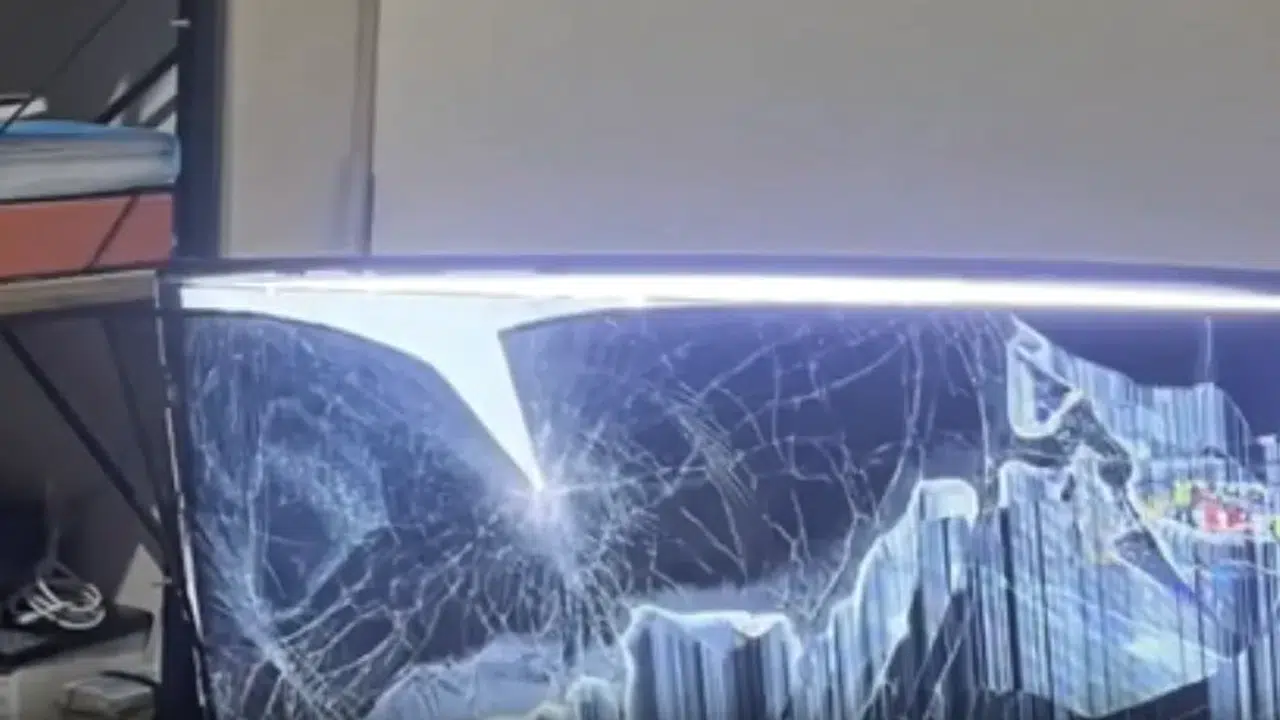 Direkten Dönen Top Ekranı Parçalattı! Fenerbahçeli Taraftar Çıldırdı