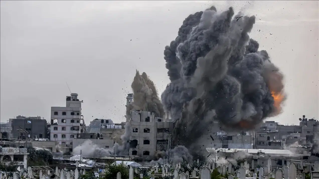 İşgalci İsrail, ateşkese rağmen Gazze’ye yönelik saldırılarını sürdürüyor