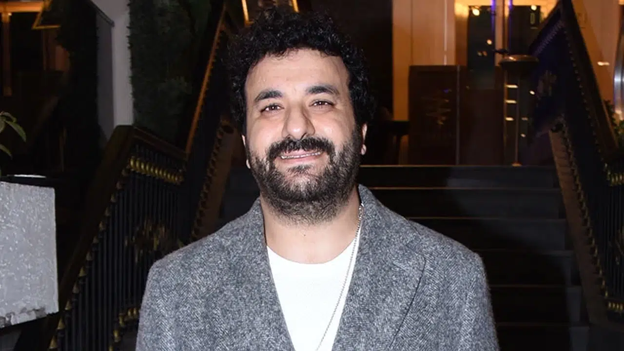 HASAN CAN KAYA KİMİNLE SEVGİLİ, EVLENİYOR MU! Nişan ne zaman ve Nerede yapılacak?