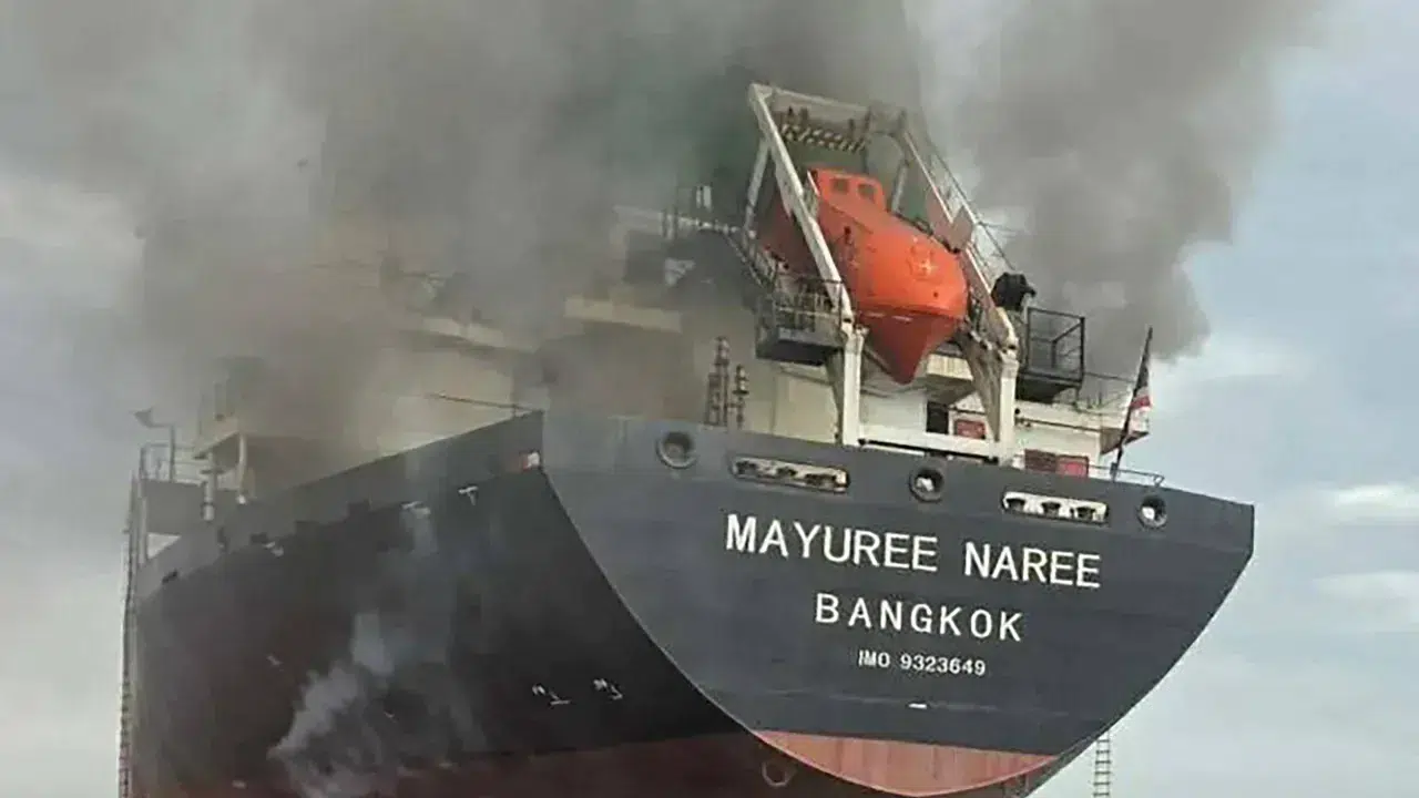 Hürmüz Boğazı’nda kritik anlar, Tayland bandıralı gemiye füzeli saldırı