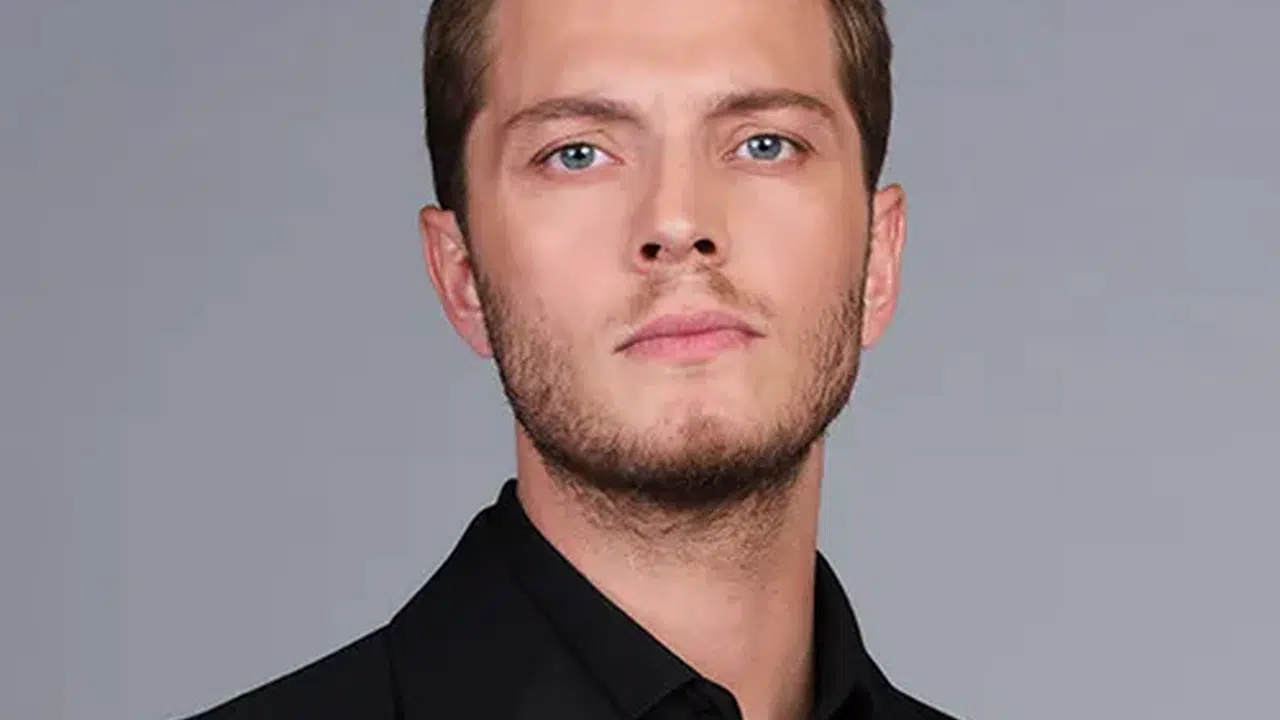 BURAK TOZKOPARAN BOYU VE KİLOSU KAÇ? Sevgilisi var mı?