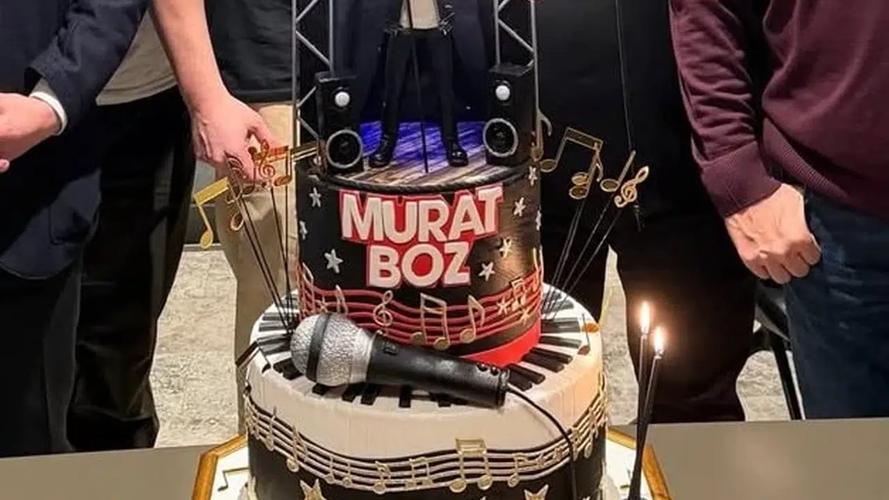 Murat Boz’un 46. Yaş Günü Pastası Sosyal Medyayı Salladı