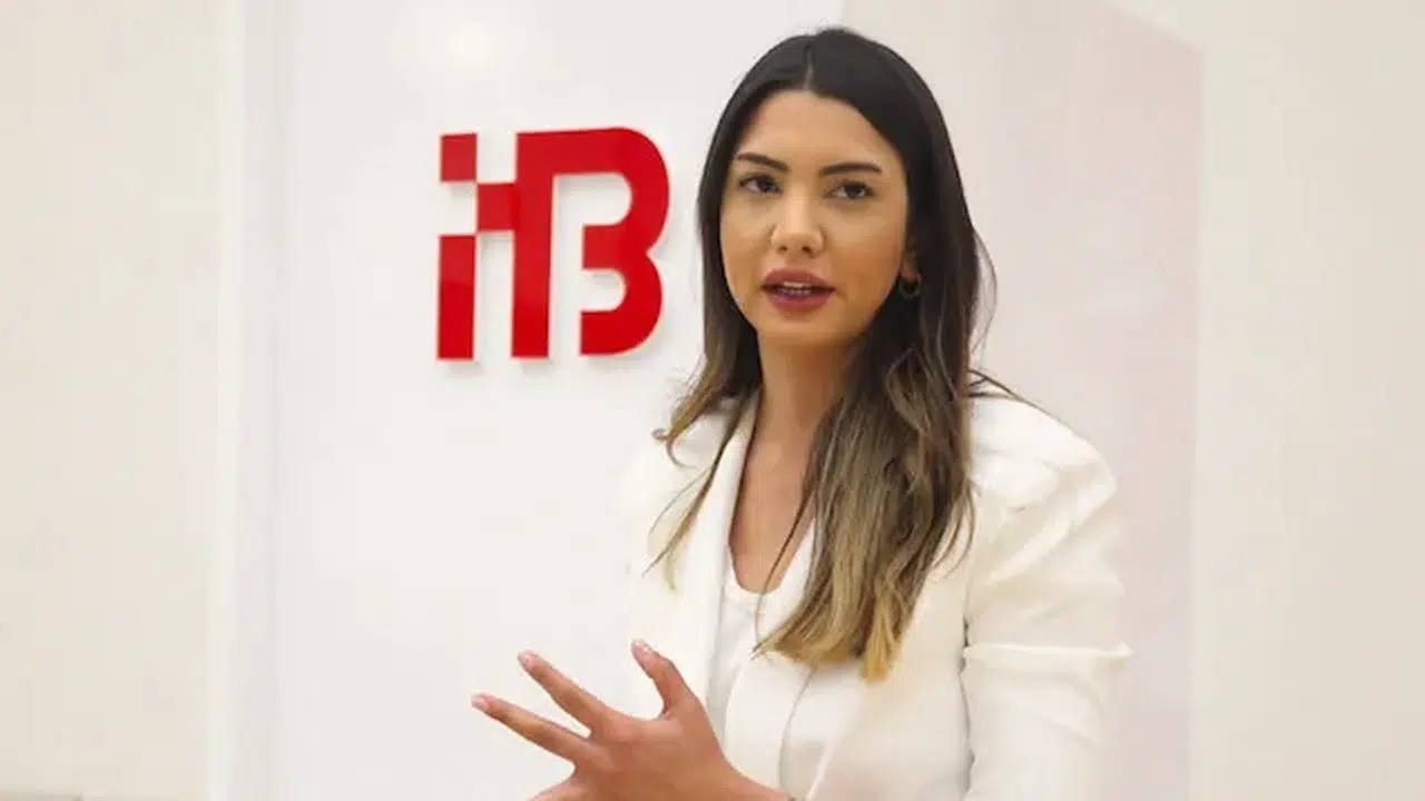 FULYA ÖZTÜRK KİMİNLE EVLİ? Fulya Öztürk evli mi, eşi kim ve hayatında biri var mı?