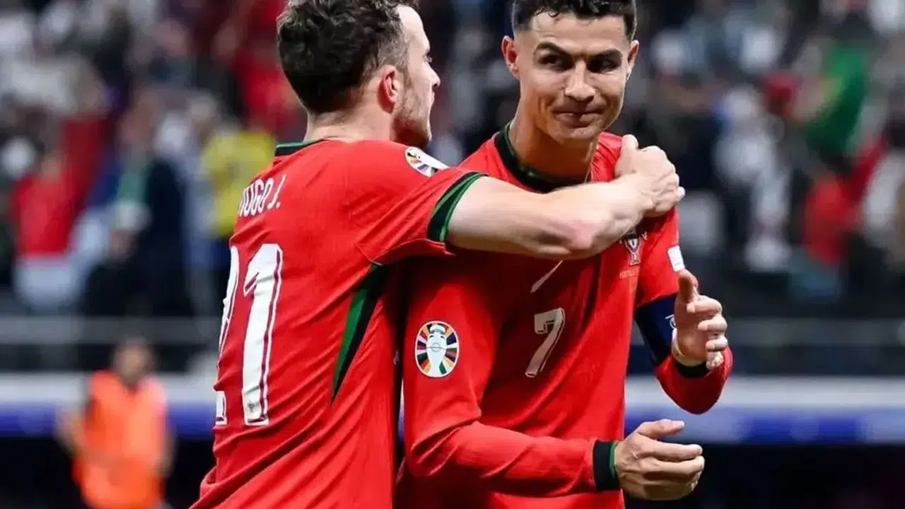 Futbol dünyası bu hatayı konuşuyor: Ölen oyuncuyu kadroya yazdı