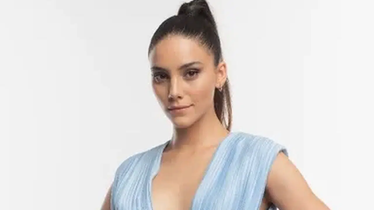 DİLİN DÖĞER KİMDİR? Uzak Şehir’in Zerrin’i Dilin Döğer kaç yaşında, Atakan Özkaya ile sevgili mi?