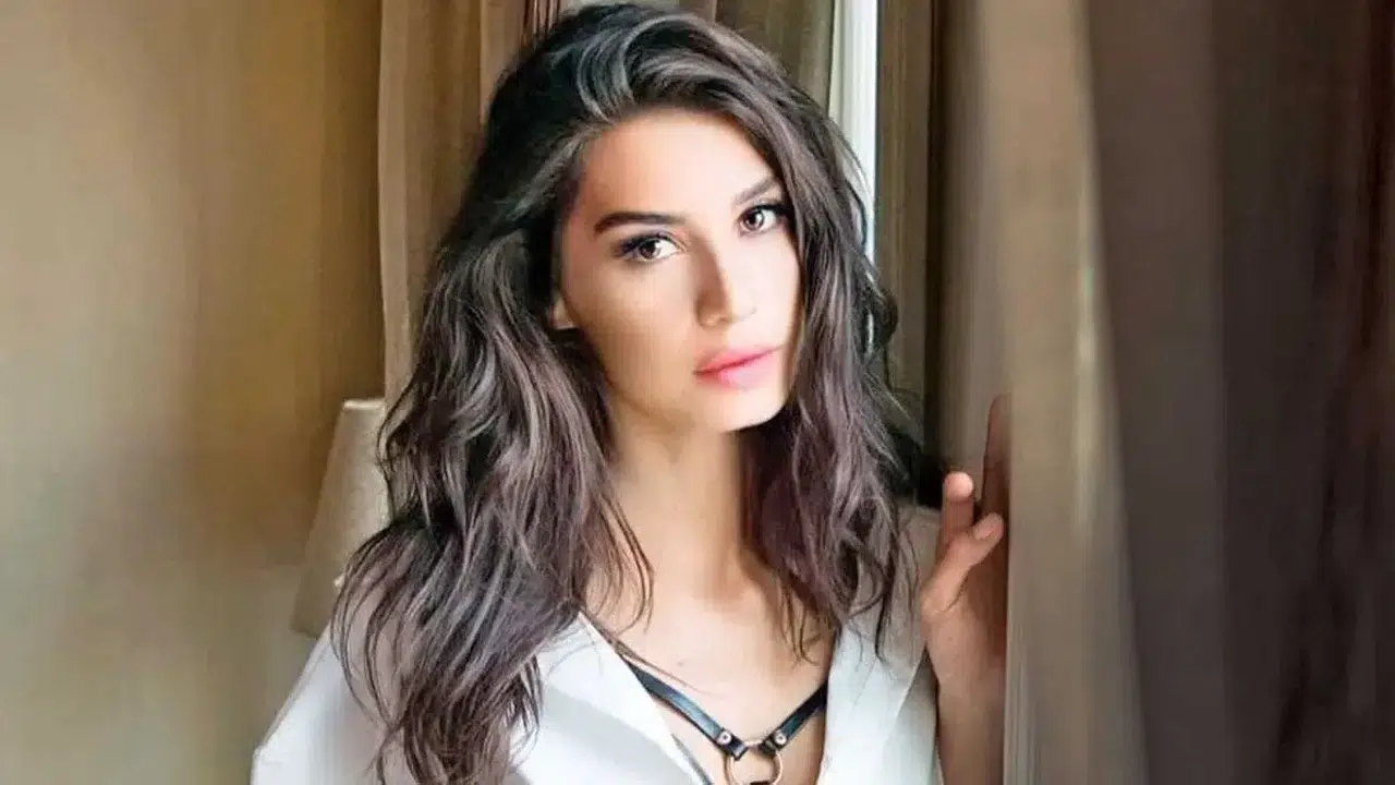 Burcu Kıratlı’nın Babası Tuncay Kıratlı Kimdir? Mesleği, Yaşı ve Memleketi Neden Merak Ediliyor?