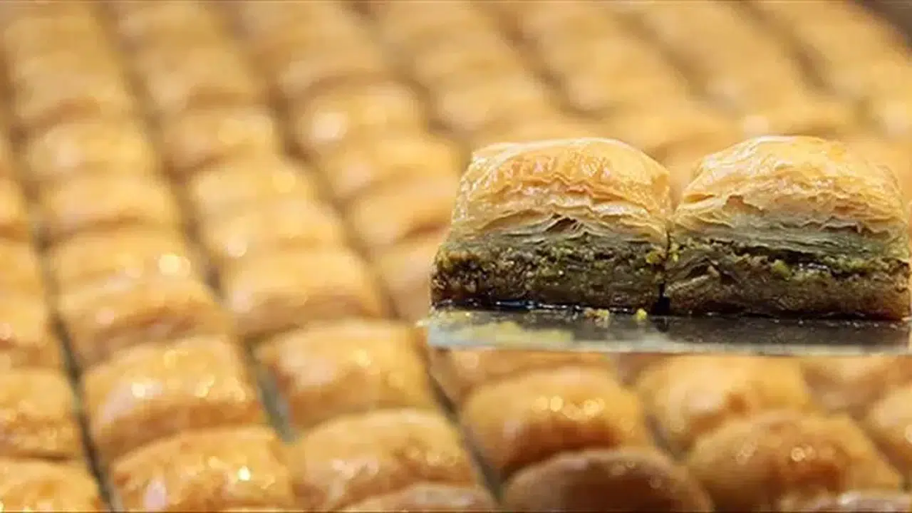 EVDE BAKLAVA NASIL YAPILIR! Bayrama Özel Kolay Tarif, Malzemeler ve Püf Noktaları