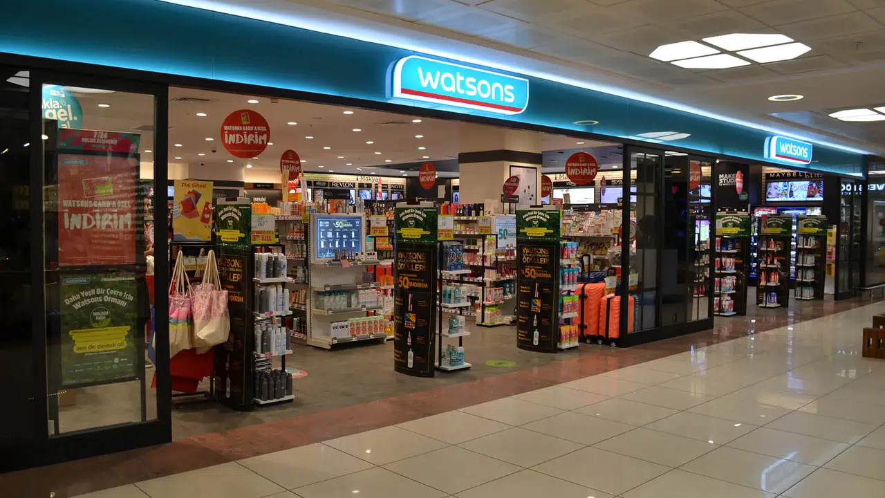 WATSONS KAÇTA KAPANIYOR (2026)! Çalışma Saatleri Ne, Kaçta Açılıyor, Hafta Sonu ve Resmî Tatillerde Açık Mı?