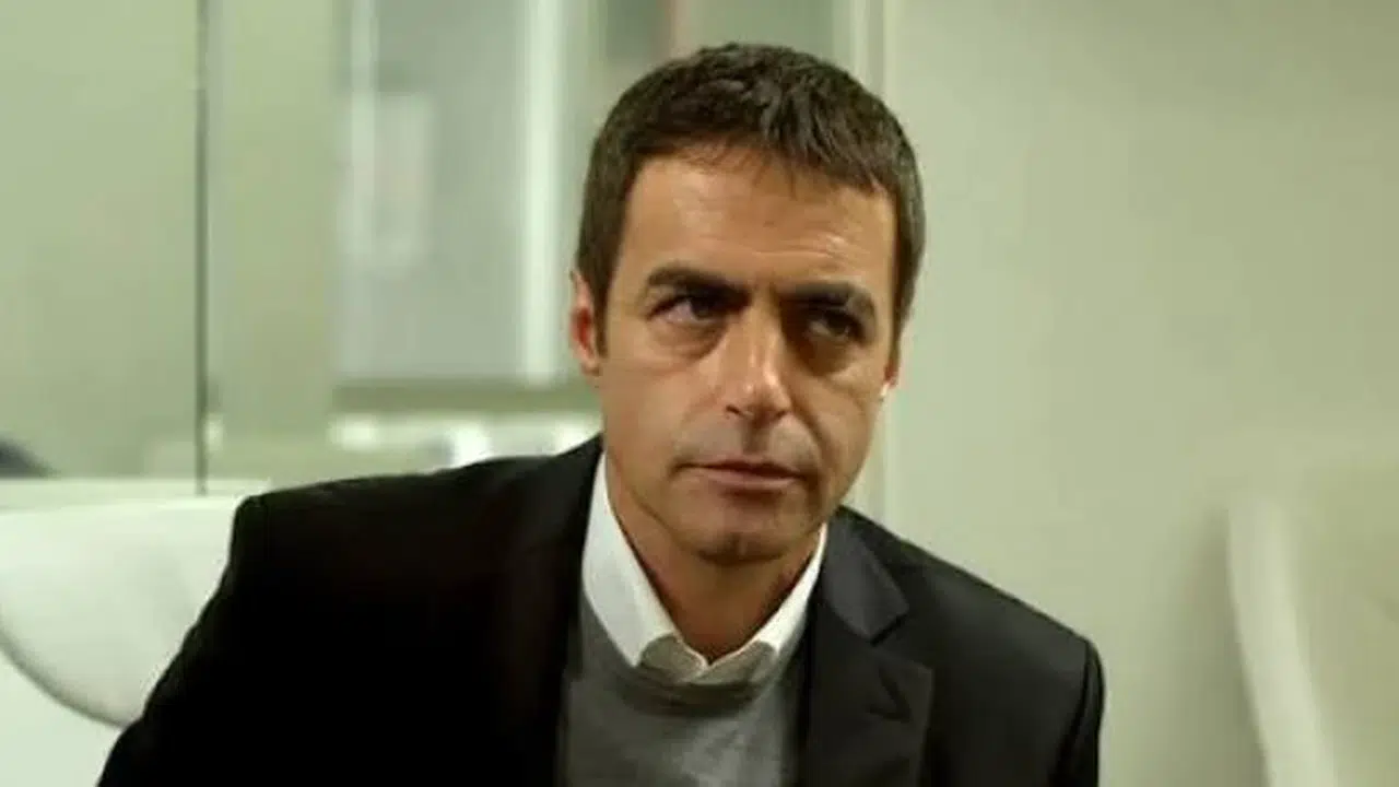 ALİ ÇATALBAŞ KİMDİR, KAÇ YAŞINDA, NERELİ? Hangi dizi ve filmlerde oynadı, tiyatro kariyeri nasıl?