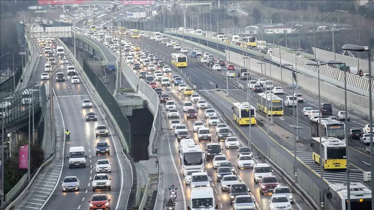 İstanbul Fatih’te trafik neden kapatıldı, hangi yollar kapalı, sürücüler hangi alternatif yolları kullanacak, kapanış saatleri nedir?