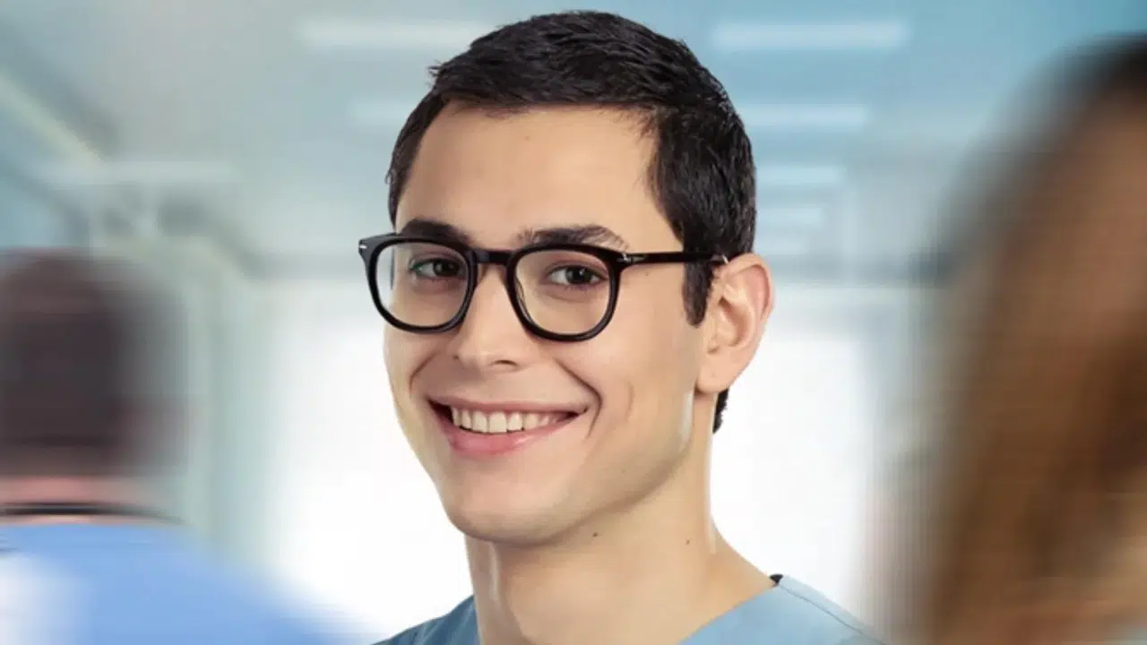 BERK ÖZGÜR KİMDİR! Kaç yaşında, memleketi neresi? Doktor: Başka Hayatta Ali Kocaman karakteri hakkında merak edilenler