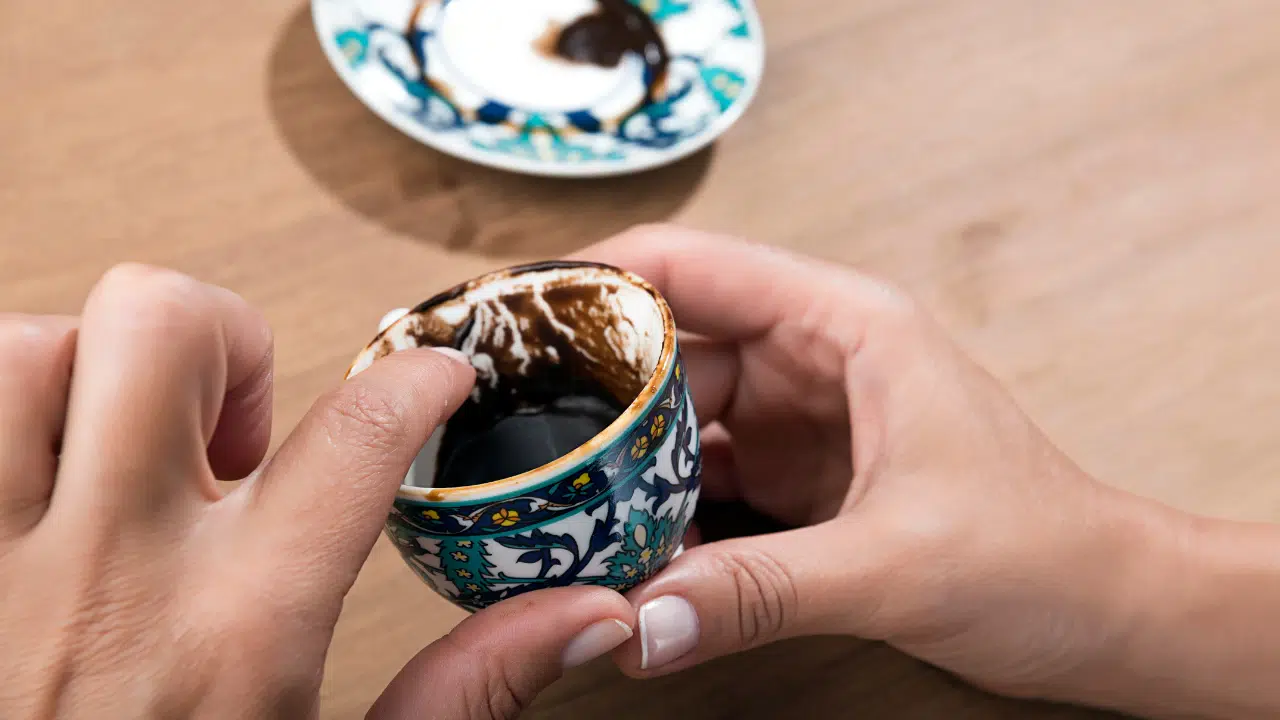 FALDA SEKİZ GÖRMEK NE ANLAMA GELİR? Kahve falında 8 rakamı görmek nasıl yorumlanır?