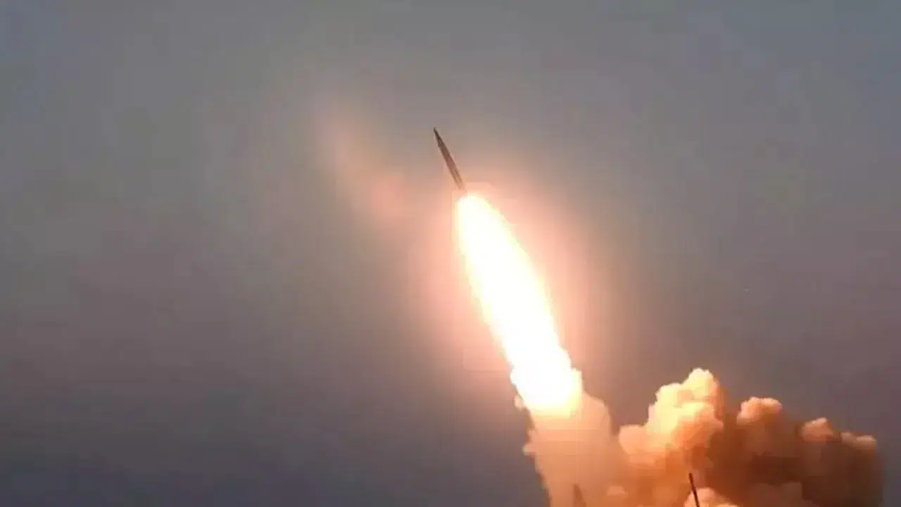 İran’dan BAE’ye 346 hava aracı ve füze, enkaz evlerin bahçesine düştü