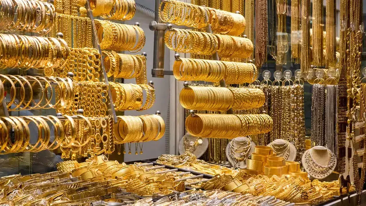 Dolar Yükseldi, Altın Düştü: Küresel Piyasalar Yeni Haftaya Dalgalı Başladı!