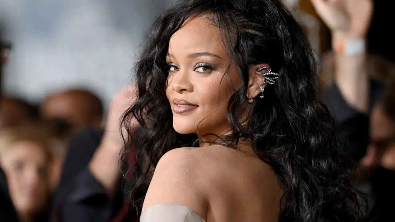 Beverly Hills’te Şok Anlar, Rihanna’nın Evi Kurşunlandı!