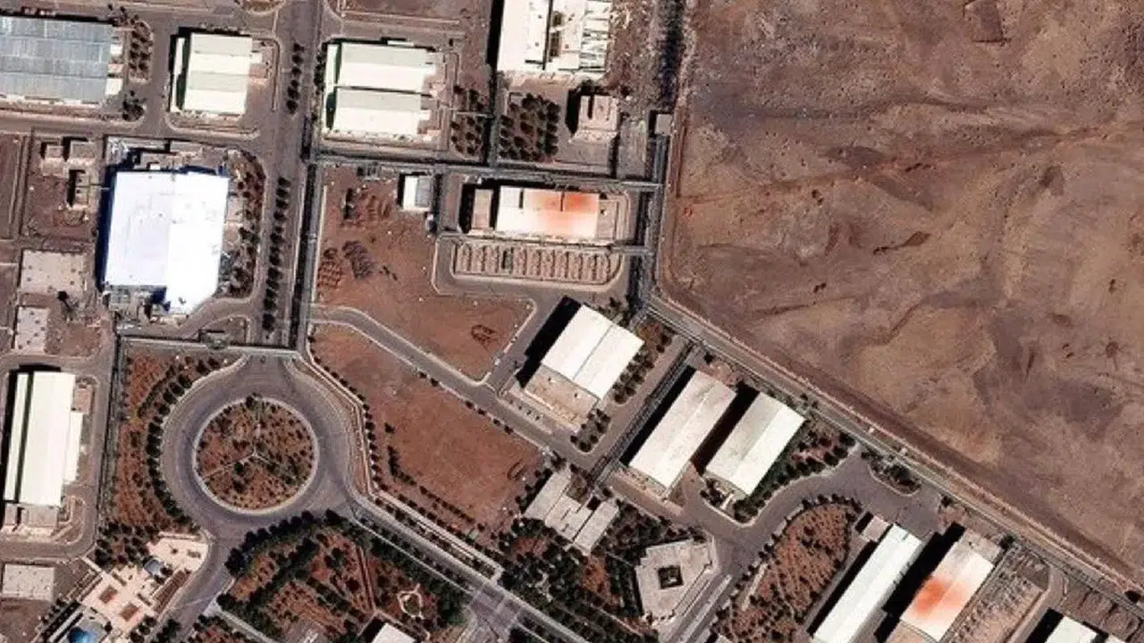 İran'ın Kalbi Natanz'a Bomba Yağdı! Radyasyon Sızıntısı Var mı? İşte İlk Açıklama!