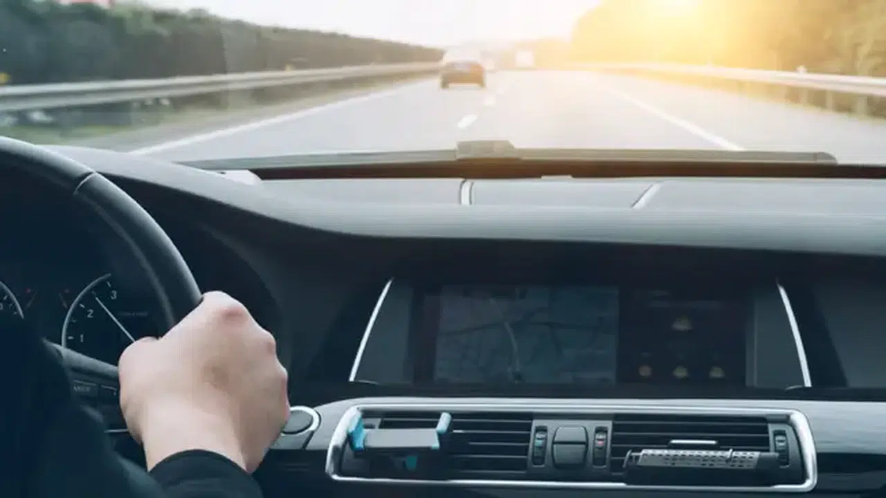 RÜYADA ARABA SÜRERKEN ZORLANMAK NE ANLAMA GELİR? Bilmeyen Birinin Araba Sürmesi ve Rüyada Araba Kullanmayı Öğrenmek Ne Demek?