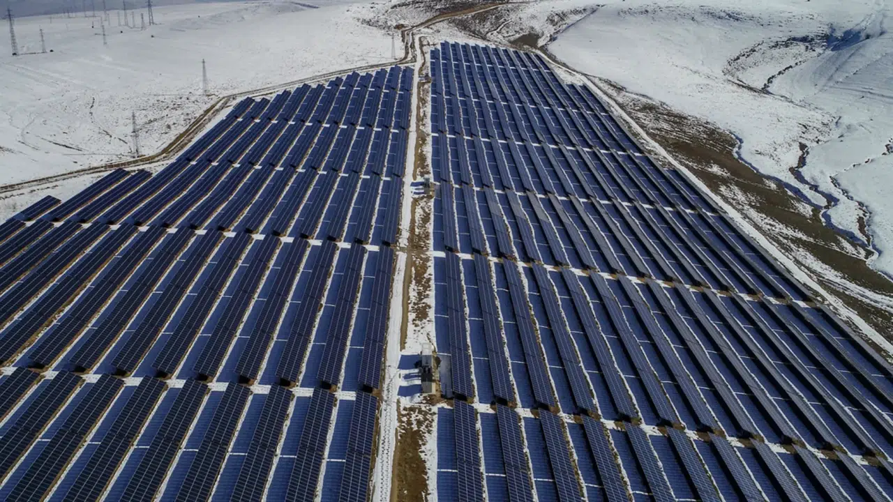 GÜNEŞ ENERJİSİ DONDU NE YAPABİLİRİM? Neden Olur, Güneş Enerjisi Borusu Donarsa Ne Yapılır, Antifriz Güneş Panelinde Nasıl Kullanılır?