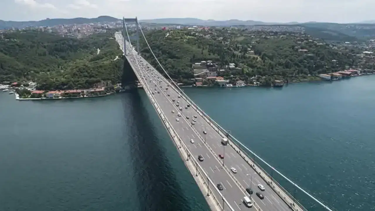 BAYRAMDA OTOYOLLAR ÜCRETSİZ YOLLAR LİSTESİ 2026! Otoyollar ücretsiz mi, hangi yollar ve köprüler bedava, ücretsiz geçiş ne zaman başlıyor?