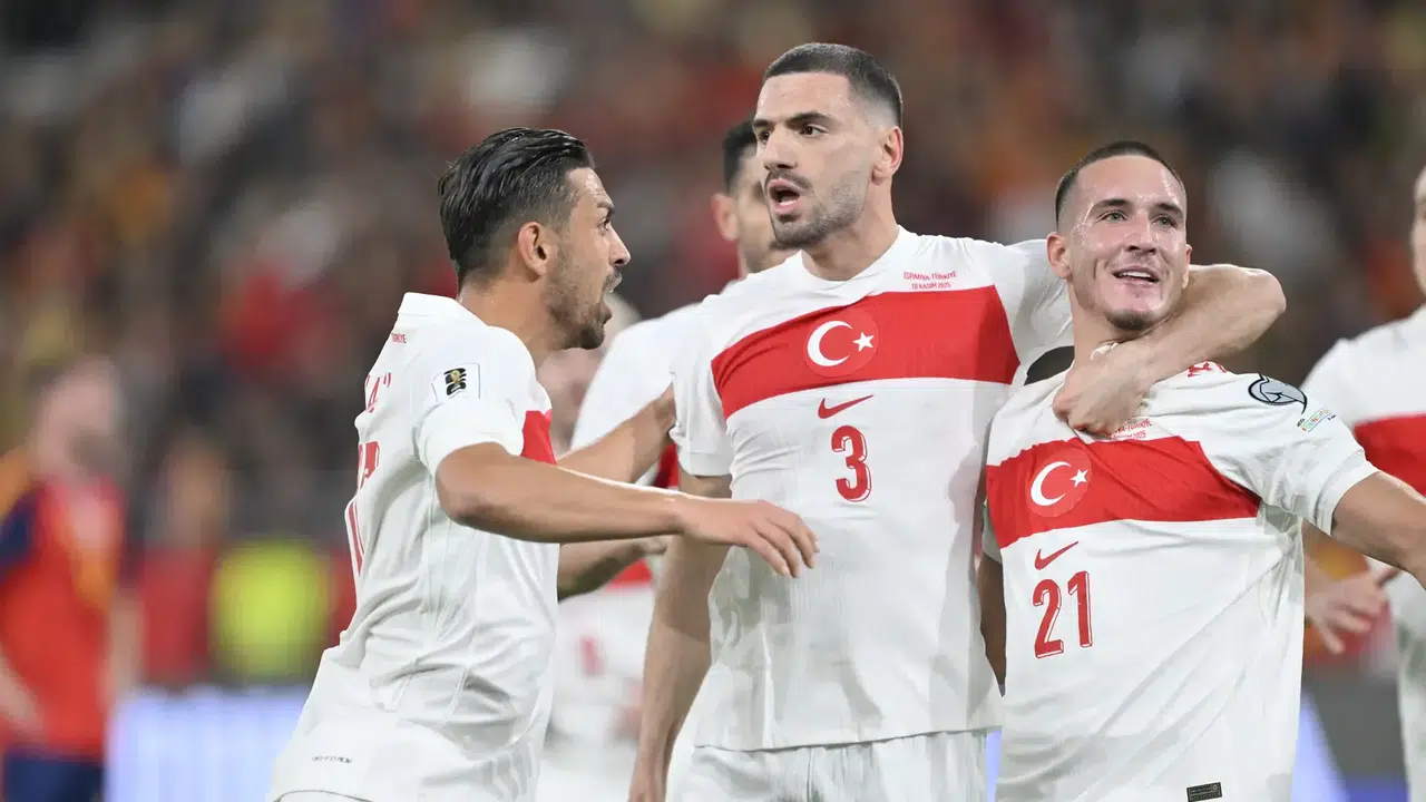 TÜRKİYE ROMANYA MAÇI NE ZAMAN! Muhtemel 11 nasıl, Hakan Çalhanoğlu oynayacak mı?