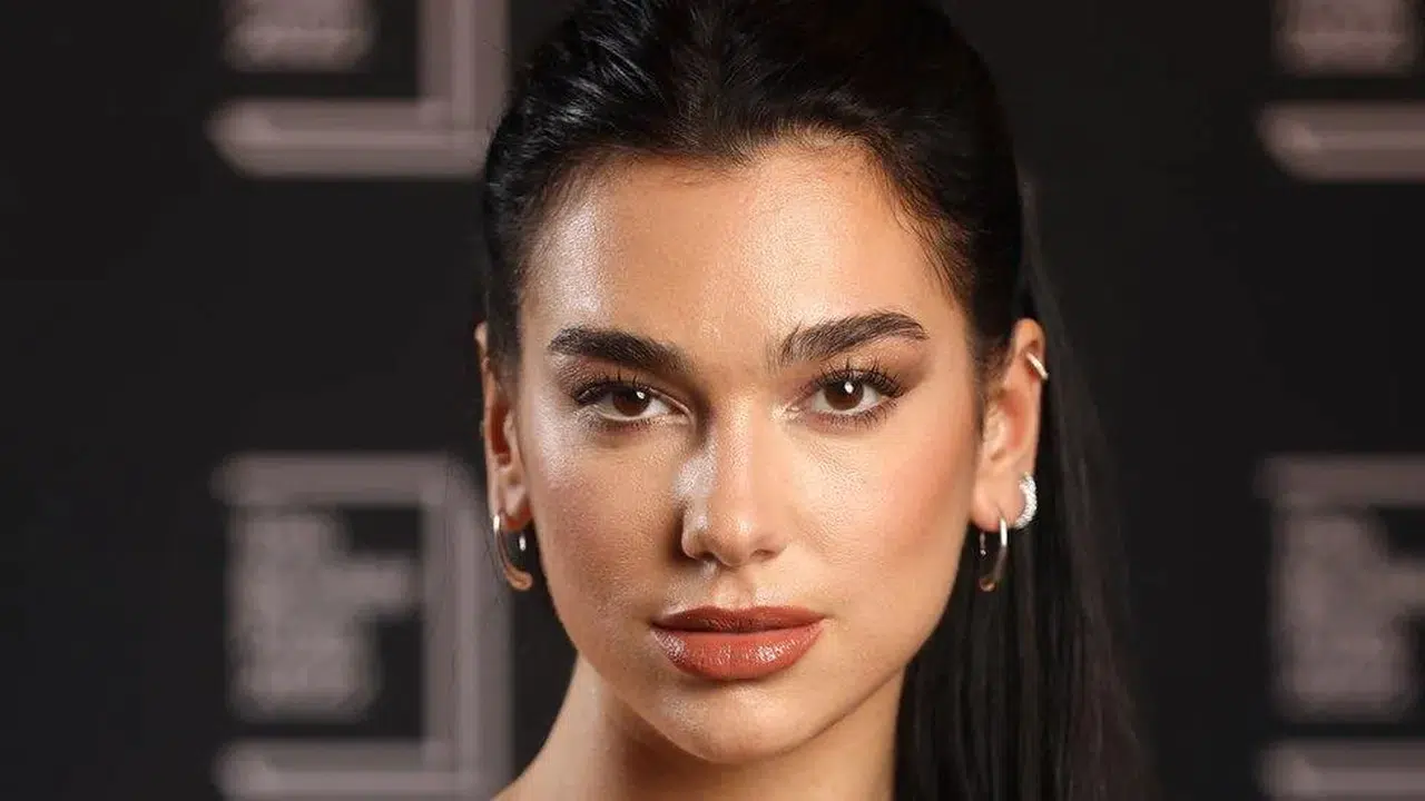 DUA LIPA TÜRK MÜ? Türkçe konuşuyor mu, annesi babası Türk mü, kökeni ne?
