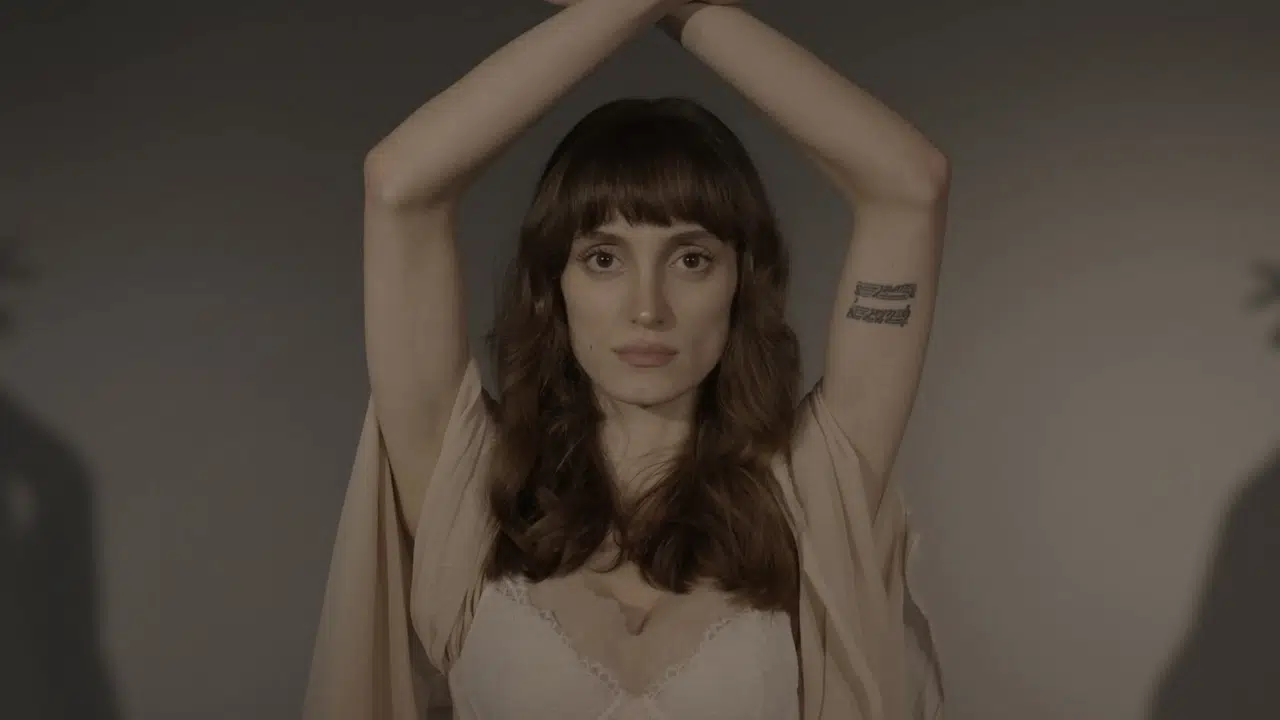 Leliel Söz Gelimi (Synthetic Stars) şarkısını yayınladı: Cemre Kamacıoğlu’ndan yeni tekli