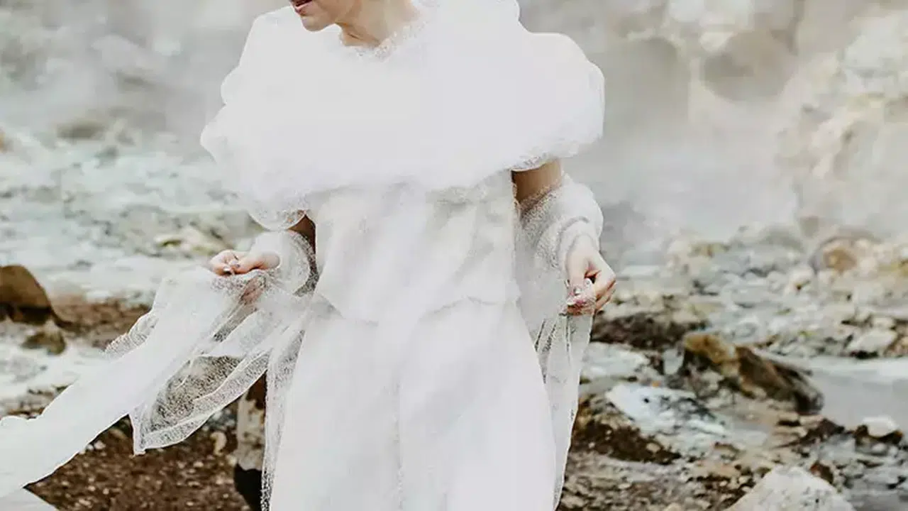 Rüyada Beyaz Elbise Giyen Birini Görmek İyiye Mi İşarettir, Hayırlı Mı, Ne Anlama Gelir?