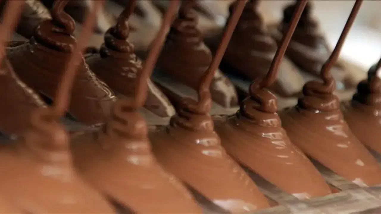 SOSYAL MEDYADA VİRAL OLDU! Çağla Şikel’in Pişmeyen Çikolata Tarifi