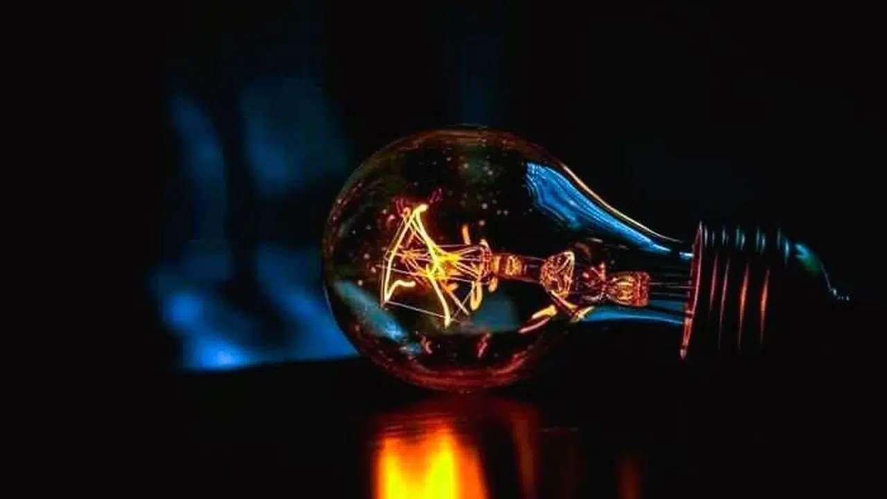 İZMİR’DE ELEKTRİK KESİNTİSİ NERELERDE VAR? Hangi ilçelerde elektrik kesilecek, kaç saat sürecek, ne zaman gelecek?