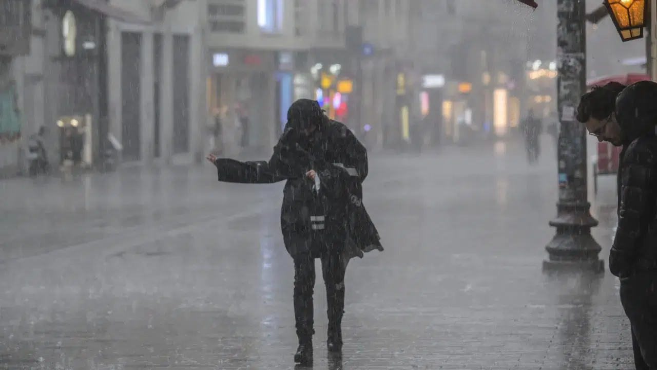 Bayramda Hava Tersine Dönüyor! Sıcaklıklar Düşüyor, Yağış Geliyor