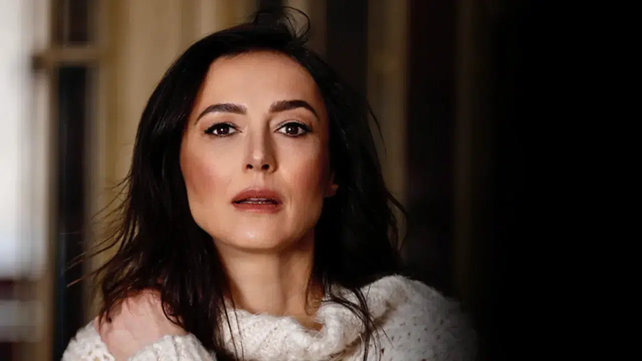 Özlem Çınar Evli Mi, Kiminle Evli, Eşi Kimdir? Arka Sokaklar’ın Aylin’i Hakkında Merak Edilenler