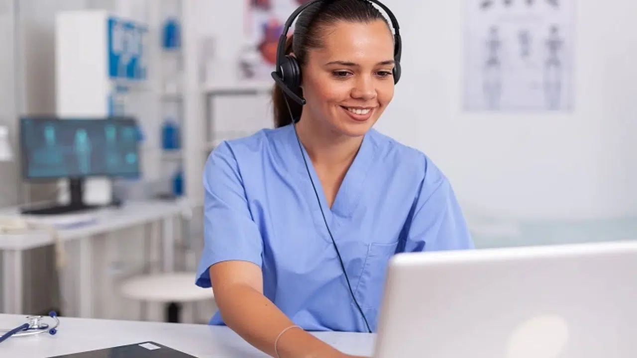 TIBBİ SEKRETERLER NE İŞ YAPIYOR! Görevleri neler Nasıl olunur, 2026 Maaşı ne kadar?