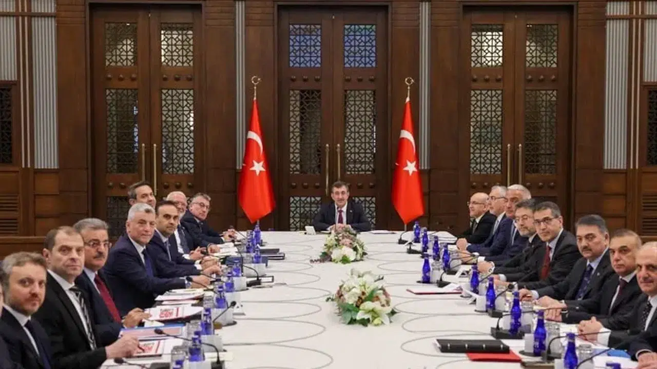 Külliye’de Ekonomi Gündemi Alevlendi! Kritik Mesajlar Peş Peşe Geldi