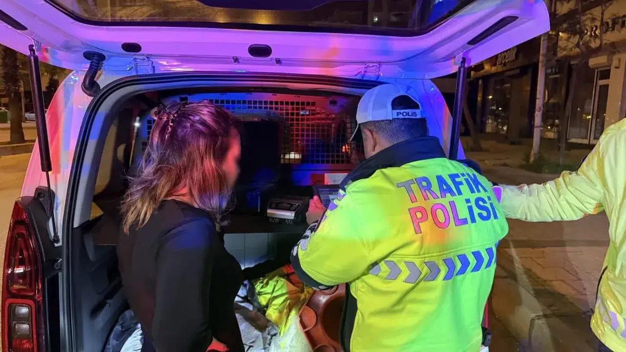 Adana’da Trafik Denetimi: 'Beni Çekmeyin' Dedi, Cezadan Kaçamadı