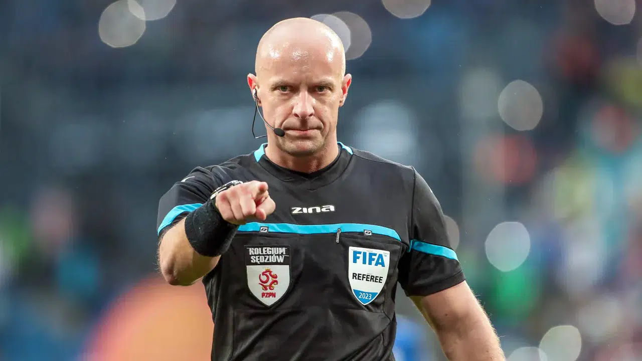 LİVERPOOL GALATASARAY MAÇI HAKEMİ KİM? Szymon Marciniak kimdir, kaç yaşında, nereli, hangi maçları yönetti, kariyeri nasıl?