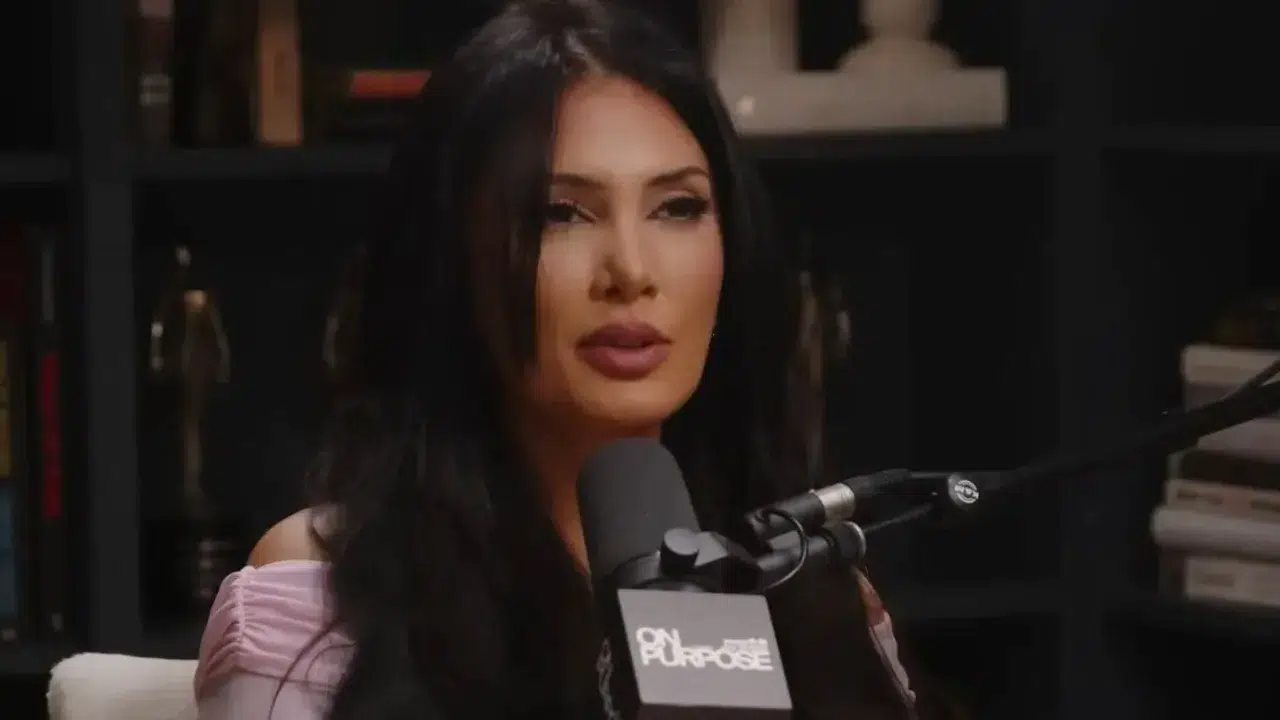 HAKAN SABANCI’NIN YENİ SEVGİLİSİ SADIA KHAN KİMDİR! Nereli, Kaç Yaşında, Mesleği Ne, Hangi Dizilerde Oynadı?