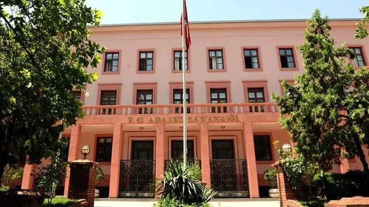 ADALET BAKANLIĞI 15 BİN PERSONEL DAĞILIMI NEDİR! Hangi kadrolar var, başvuru şartları neler?