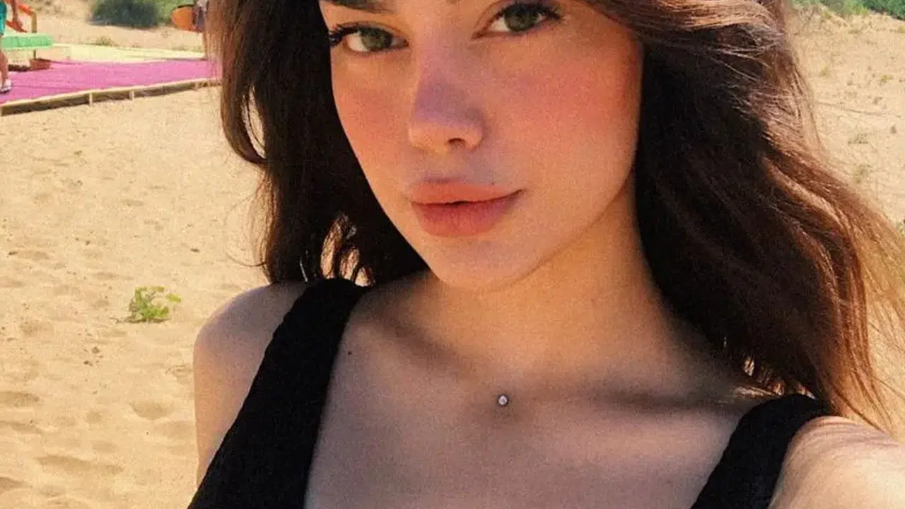 ÖYKÜ BERKAN HAİN Mİ SADIK MI? The Traitors Türkiye’de yarışmacısı mı, kaç yaşında, mesleği ne, memleketi neresi?