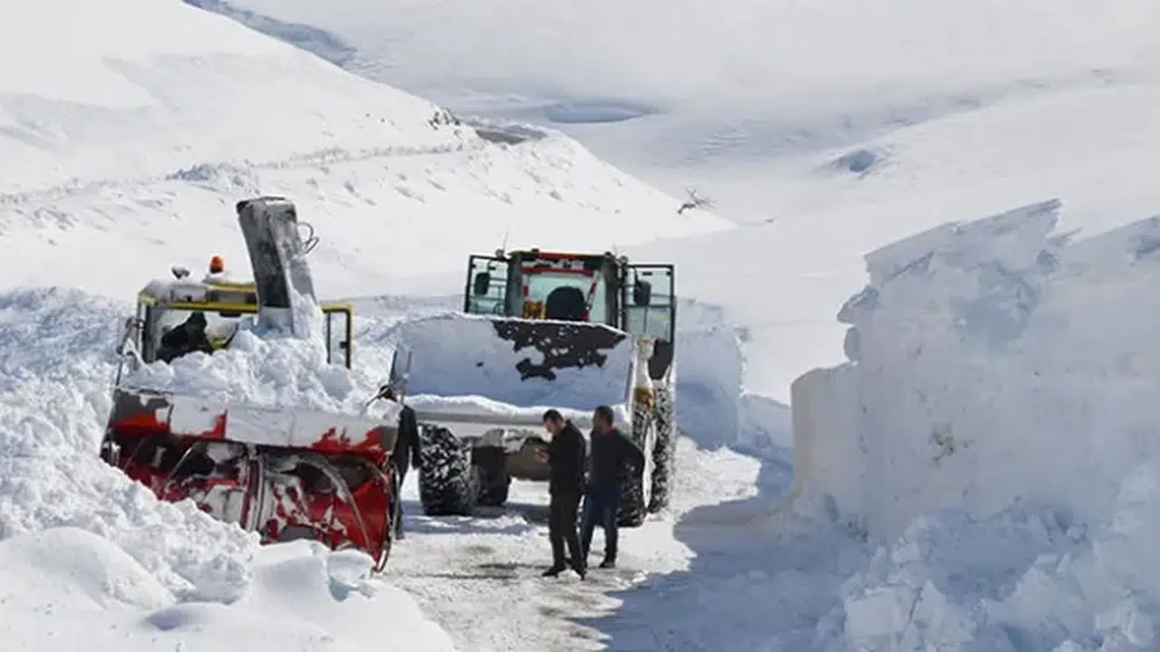 Doğu’da Kar Alarmı! 103 Yerleşim Yeri Ulaşıma Kapandı